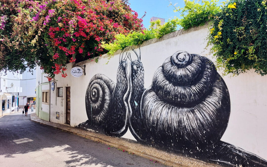 Poznávání Lagosu prostřednictvím živých graffiti a pouličního umění